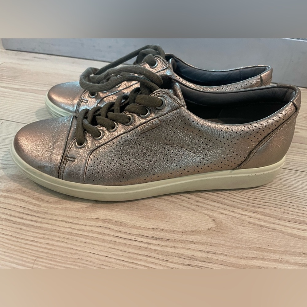 ECCO Women's Gunmetal Sneakers